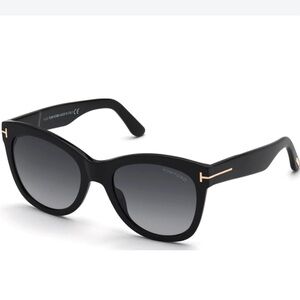 Tom Ford WALLACE Cat Eye Shiny Black/Grey lens 54/20/140 women Sunglasses